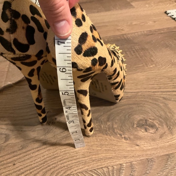 Steve Madden cheetah print cow hair heels with studded toes, 7, NWT! - Picture 9 of 9